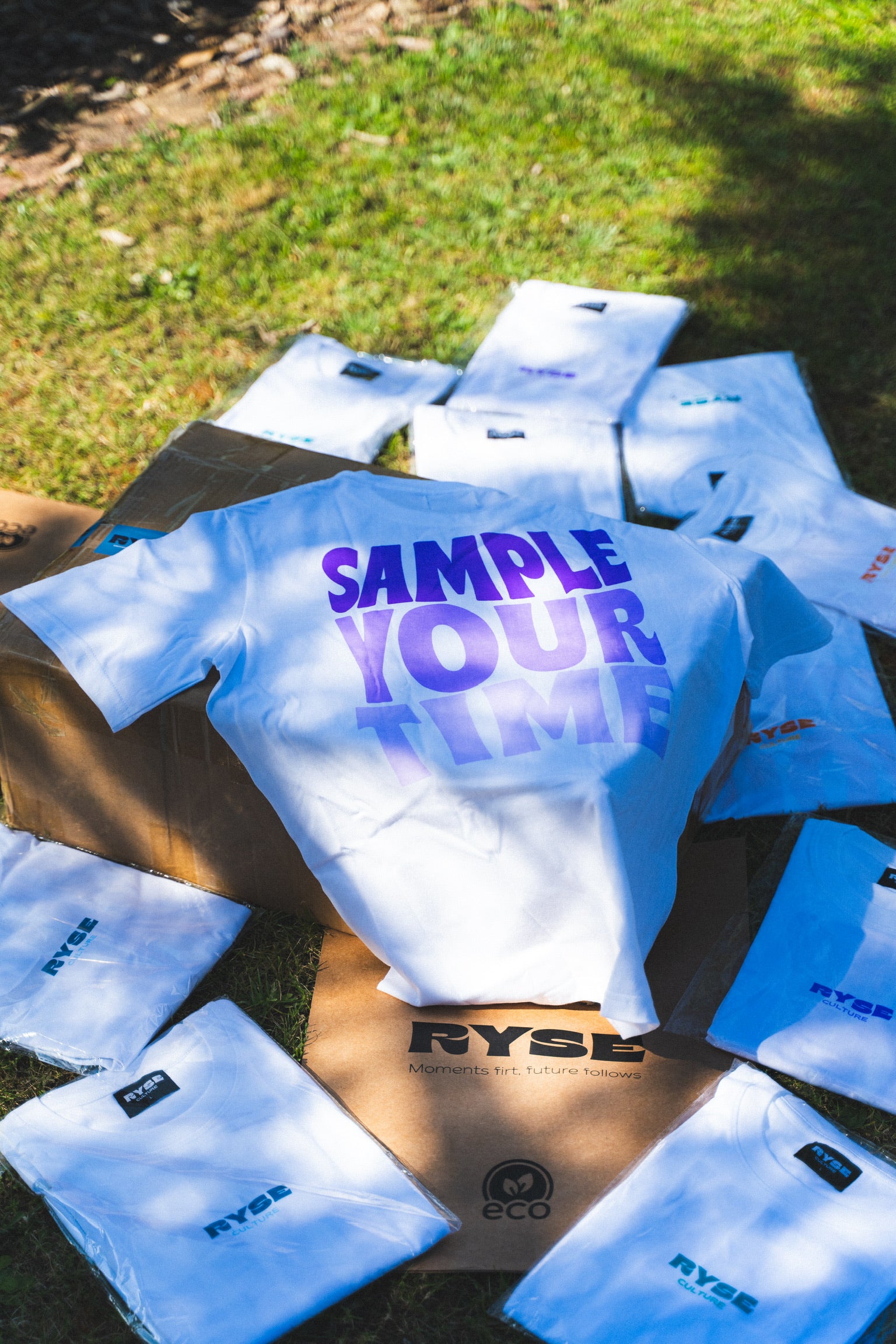 T-shirt SAMPLE YOUR TIME